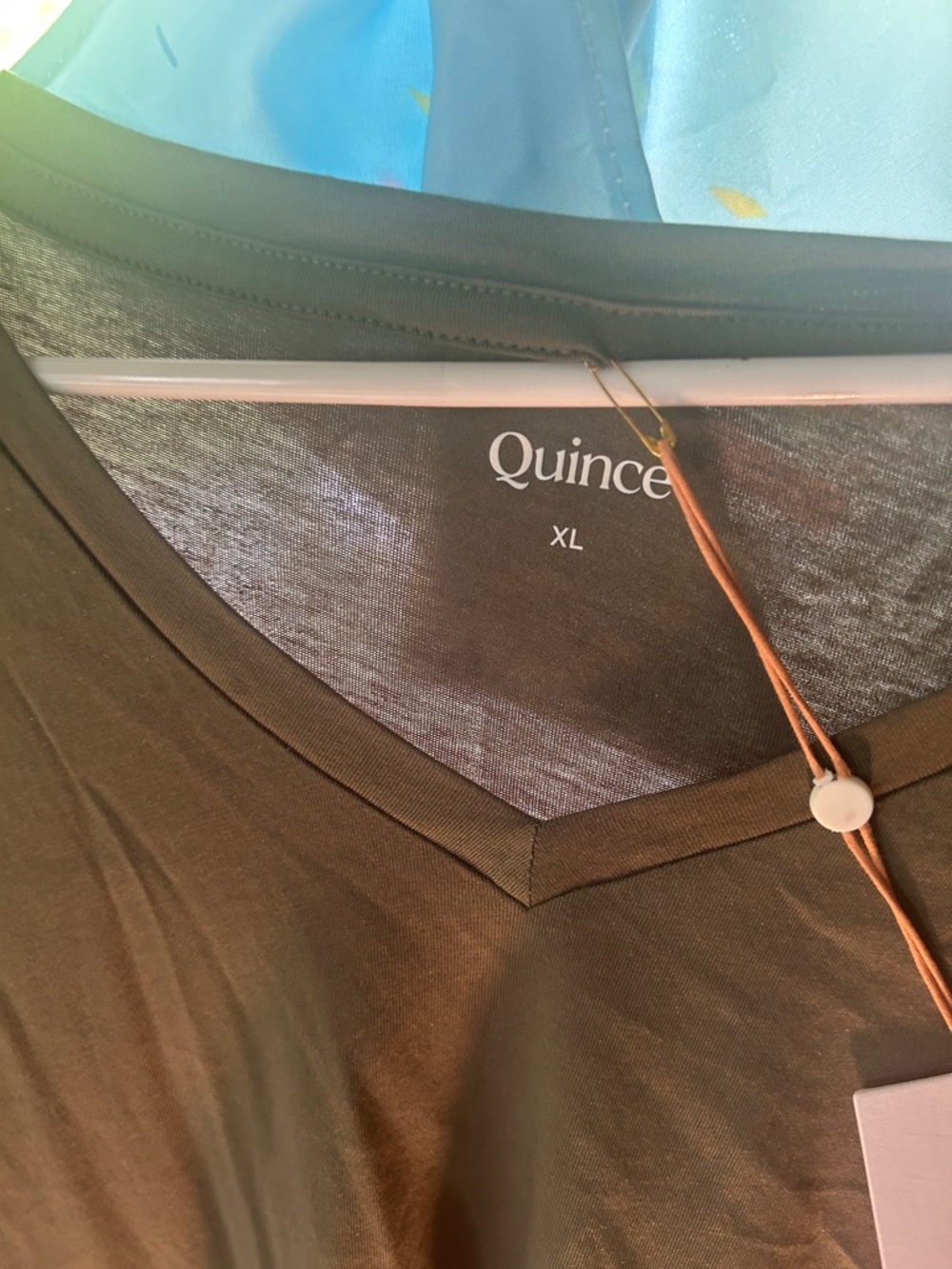 QUINCE Olive V NECK TEE/ xl / nwt: loose style/ V NECK/ soft as silk / SPRING🌷🌷